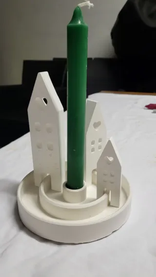 Scatola a forma di cuore con rosa dorata