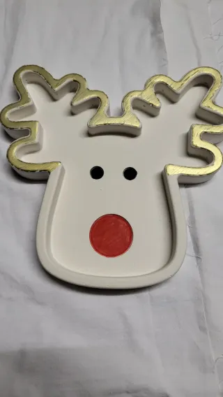 Scatola a forma di cuore con rosa dorata