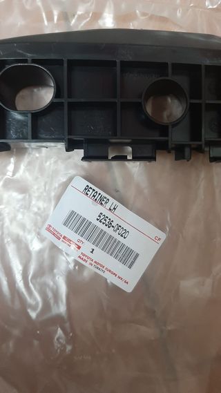 Soporte izquierdo paragolpes Toyota 52536-0F020