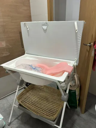 Bañera cambiador para bebé con cesta