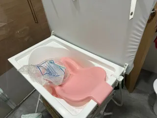 Bañera cambiador para bebé con cesta