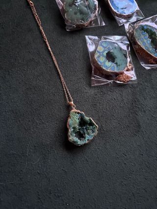 Collana con quarzo verde grezzo collana oro