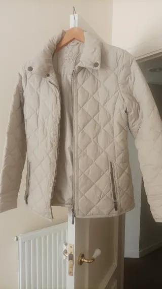 Chaqueta acolchada mujer beige