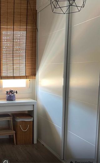 Puerta corredera ropero blanca