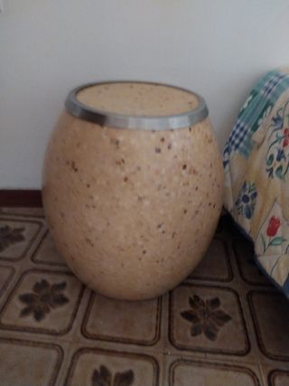 Mesa auxiliar redonda acrilico y metal