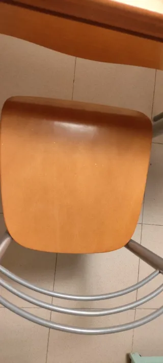 Mesa y 4 sillas de cocina