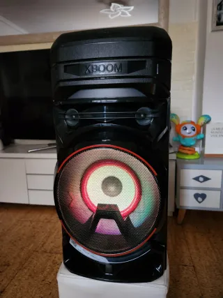Altavoz LG XBOOM Negro y Rosa