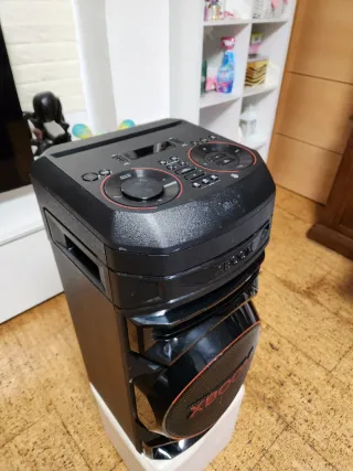 Altavoz LG XBOOM Negro y Rosa