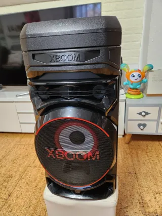 Altavoz LG XBOOM Negro y Rosa