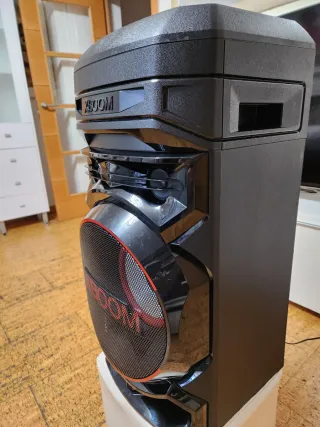 Altavoz LG XBOOM Negro y Rosa