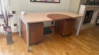 Mesa madera y metal.