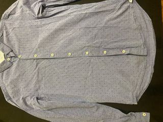 Camisa azul con microestampado