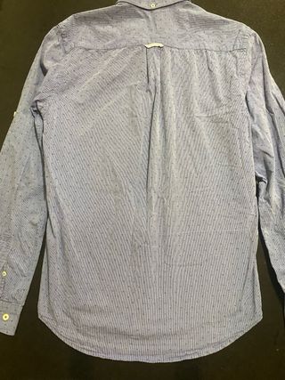 Camisa azul con microestampado