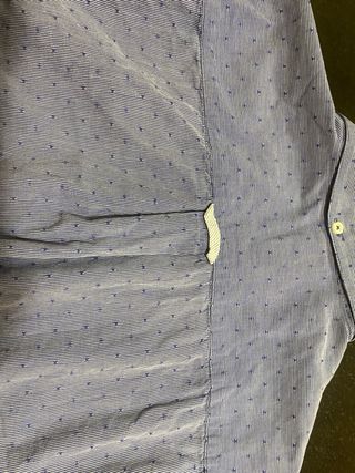 Camisa azul con microestampado