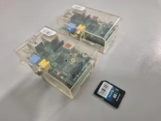 2 Raspberry Pi con Luz Roja