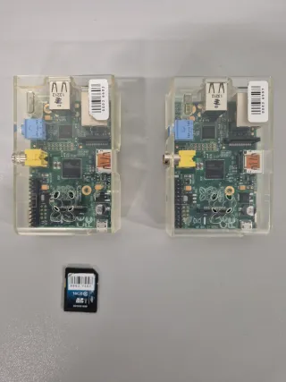 2 Raspberry Pi con Luz Roja