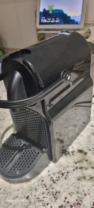 Cafetera Nespresso Negra