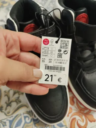 Sneakers sportive Lefties taglia 35 per bambini. Nuove