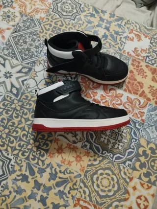 Sneakers sportive Lefties taglia 35 per bambini. Nuove