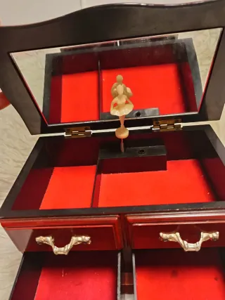 Caja de música bailarina vintage