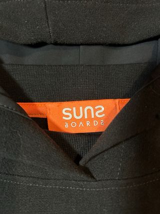 Felpa nera con cappuccio marca suns