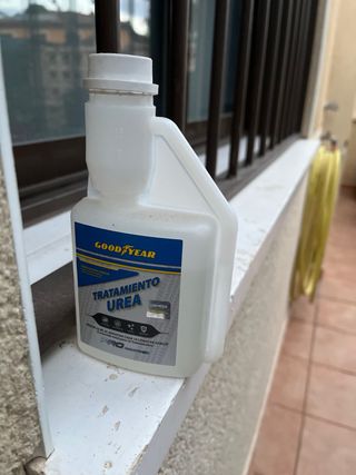 Garrafa de AdBlue y Tratamiento Urea Goodyear