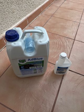 Garrafa de AdBlue y Tratamiento Urea Goodyear