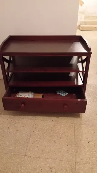 Mesa de TV de madera oscura