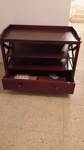 Mesa de TV de madera oscura