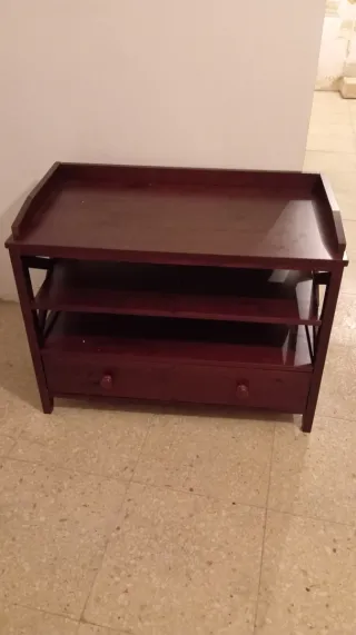 Mesa de TV de madera oscura