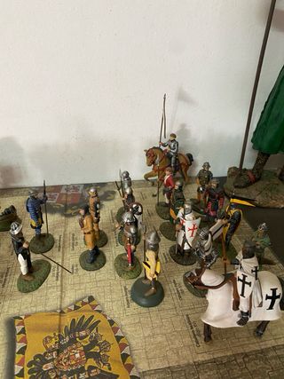 Figuras de plomo de diferentes épocas