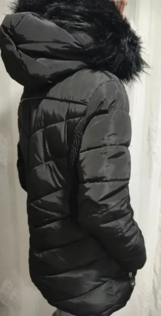 Abrigo largo con gorro de pelo