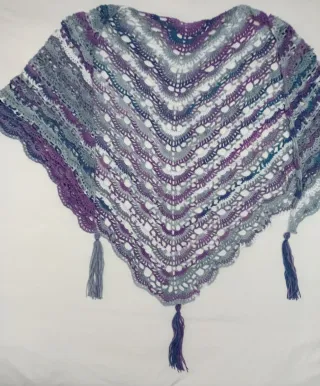 Chal de crochet tejido a mano,morado y gris