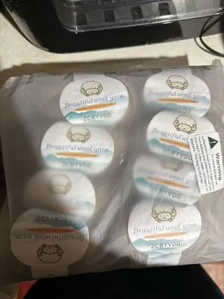 Gomitoli di lana merino grigia