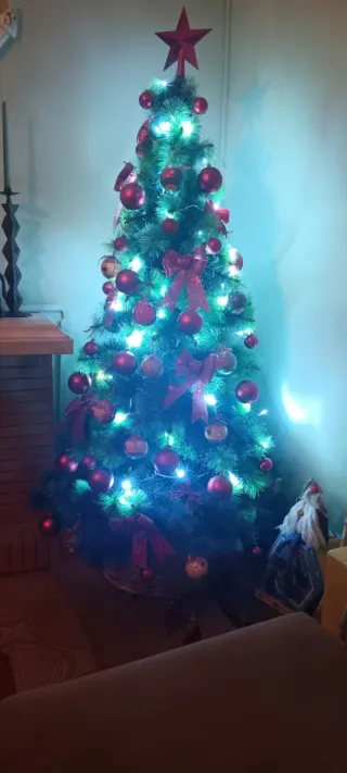 Árbol de Navidad verde  Creo que mide 1"80