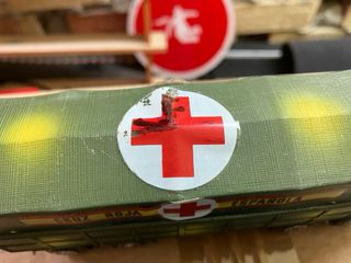 Camión Pegaso Mira Cruz Roja 1:64 PRECIOSO