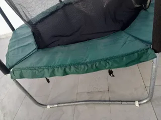 Cama elástica con red de seguridad