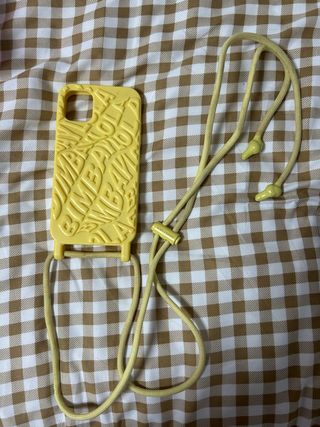 Funda iPhone 11 Bimba y Lola Amarilla