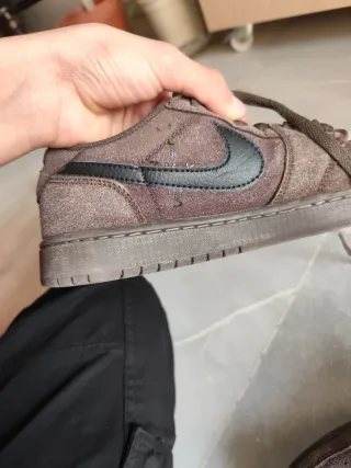 Air Jordan 1 x Travis Scott Marrón