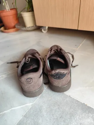 Air Jordan 1 x Travis Scott Marrón