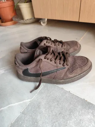 Air Jordan 1 x Travis Scott Marrón