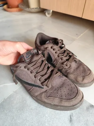 Air Jordan 1 x Travis Scott Marrón
