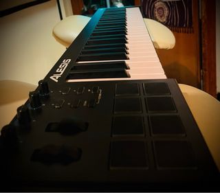 Controlador Teclado Alesis V49