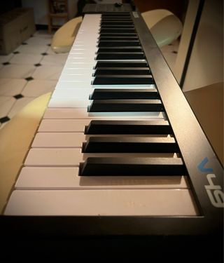 Controlador Teclado Alesis V49