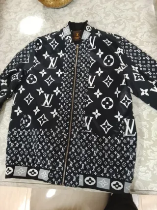 Chaqueta Louis Vuitton Talla XL Negra y Blanca