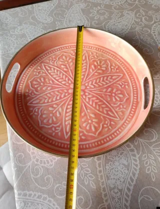 Bandeja decorativa cerámica con asas doradas