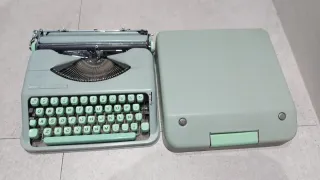 Máquina de escribir Hermes Baby metálica
