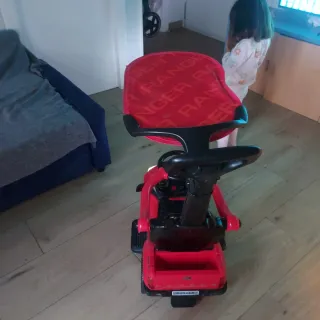 Carrito eléctrico infantil rojo con cargador