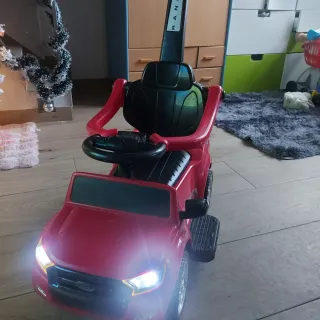Carrito eléctrico infantil rojo con cargador