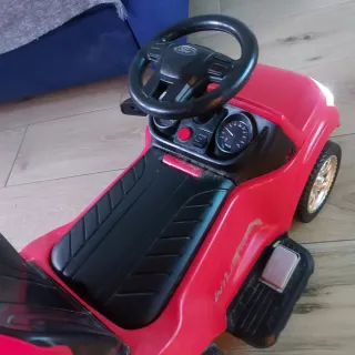 Carrito eléctrico infantil rojo con cargador